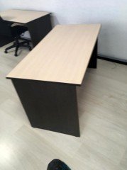 Прямой стол в офис для персонала